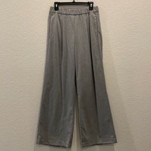 Ann Taylor grey wide legs pants. Size S.